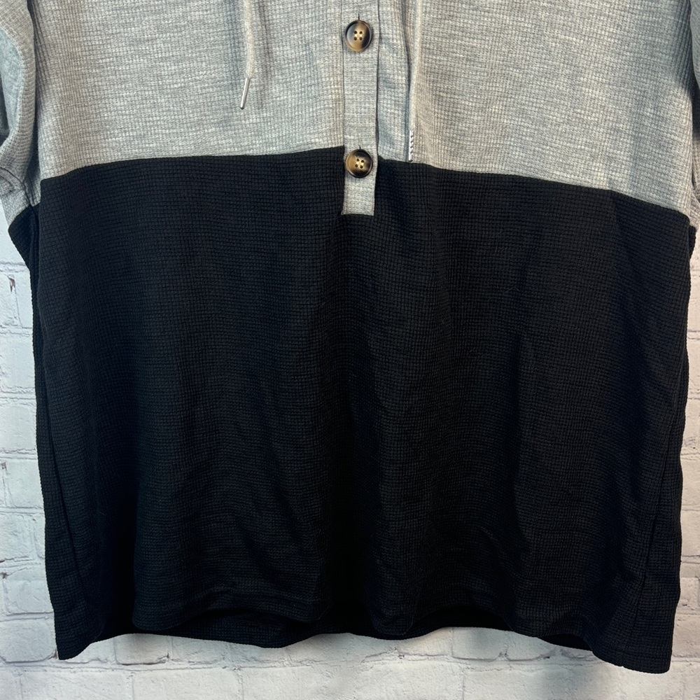 BloomChic Gray and Black Short Sleeve Hooded Waffle Top Plus Size 2X - Picture 6 of 7